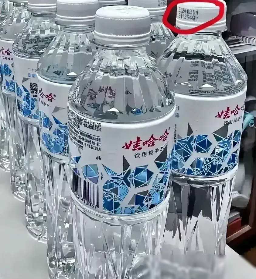 图片[7]-痛心！一箱又一箱农夫山泉被扔掉，网暴企业已经走入另一个极端！-淘秘副业